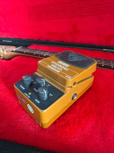 Pedal para guitarra Behringer Tremolo