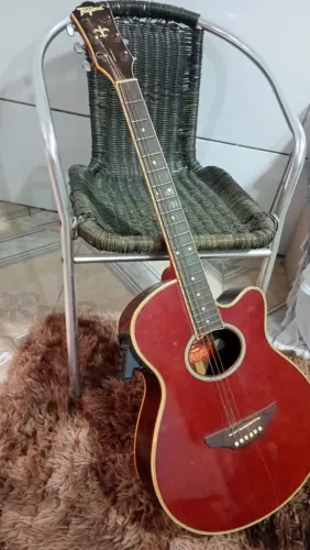 Violão Tagima elétrico está com defeito