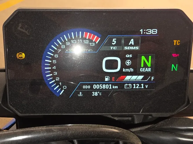 SUZUKI GSX S1000 2026 extremamente nova!