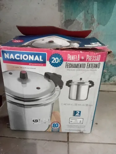Vendo panela de pressão 20 L.