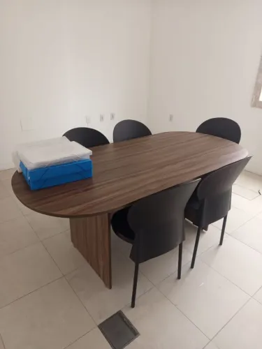 Mesa Oval com 5 Cadeiras - Perfeita para Escritório ou Casa