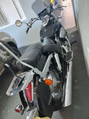 Shadow 750 com acessórios 