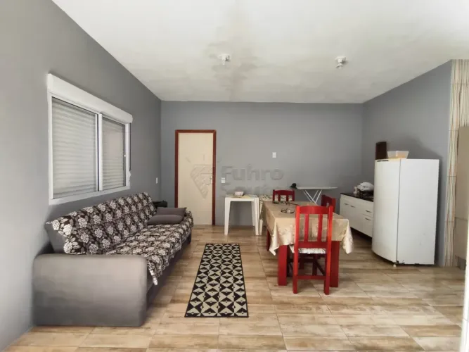 Casa 1 Dormitório com Suíte - Rua Encantado - Próxima à Praia do Laranjal em Pelotas