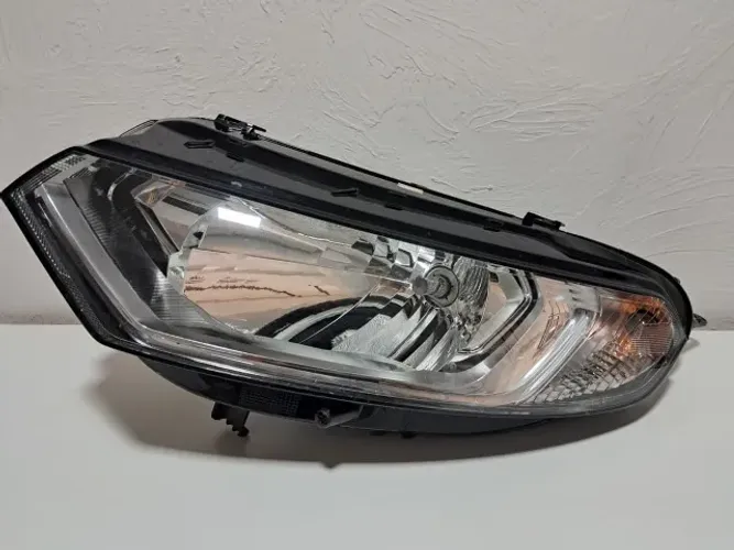 Vendo farol original Ford para EcoSport, compatível com modelos 2013 a 2017, lado esquerdo