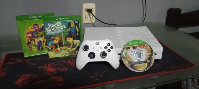Xbox One S 1 Tb + Controle Series ( leia descrição)