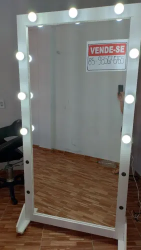 Espelho camarim não acompanha as lâmpadas