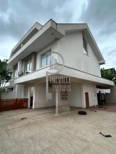 Casa Alto Padrão para Alugar no Bairro Alto em Curitiba