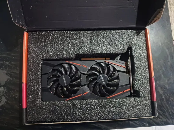 Placa de vídeo RX590 8GB Gigabyte Defeito