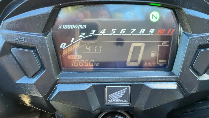 Moto seminova pronta pra uso único dono toda revisada 2 pneus novos tração nova emplacada 