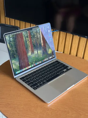 Macbook Air M2 - 256gb (Cor Starlight)