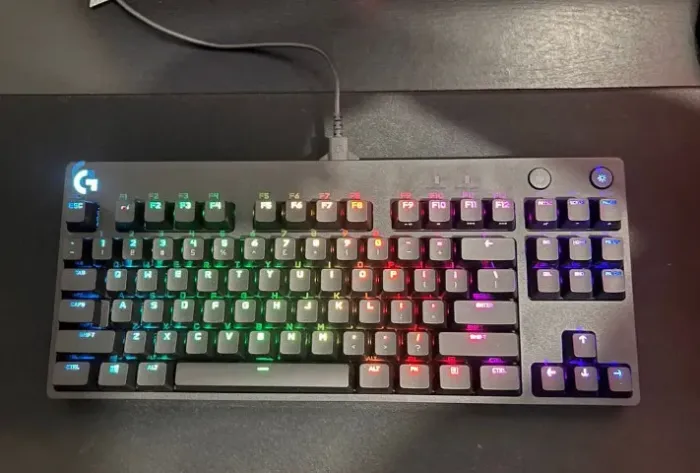 Teclado Mecânico Logitech G PRO TKL RGB Switch GX Blue (Com Caixa)