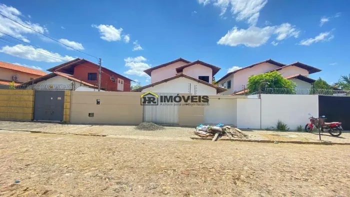 Casa para Alugar com 04 Quartos no São Cristóvão Zona Leste
