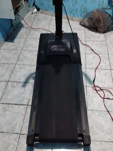 esteira ergonômica da marca Caloi