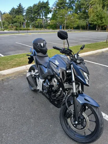 Honda CB 300f Twister 2025 - Exelente estado.