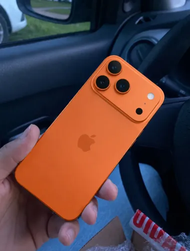 Iphone XR na carcaça do 17 pro
