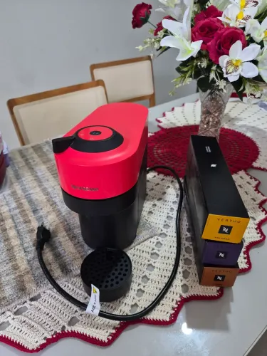 Cafeteira Nespresso Vertuo Pop Cor Vermelho + Capsulas
