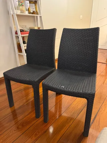 Par de Cadeiras Keter Pretas - Estilo Rattan / Fibra Sintética