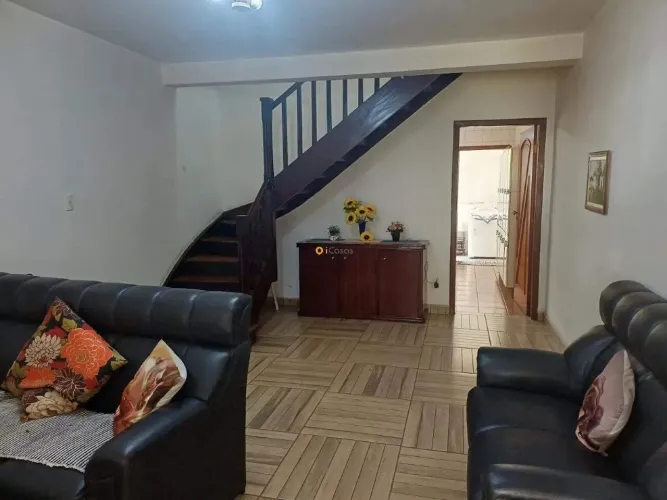 Casa de Vila 2 Dormitórios 2 vagas de Garagem Coberta