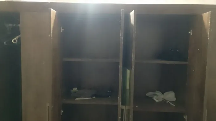 Guarda-roupa e berço para doação