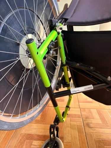 Cadeira de rodas Ortobras AvD 50 cm Verde Olivia dobrável - verde limão
