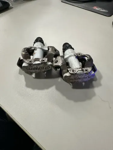 Pedal de clip SHIMANO m520 branco
