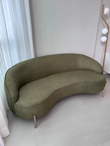 Lindo sofá orgânico verde oliva 1,8 m