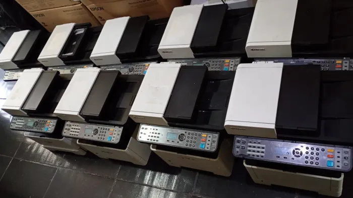 Impressora Kyocera m2040 passando papel.