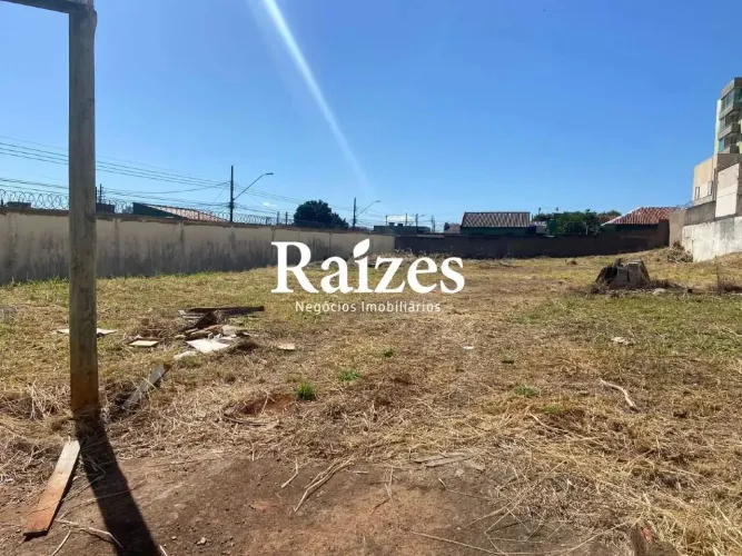 Terreno para uso Residencial ou Comercial à Venda no Bairro Martins, Uberlândia