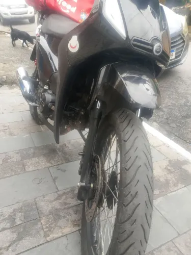 Moto com pneus novos