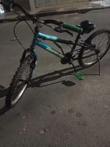 Uma bicicleta aro 20 pra vender no precinho