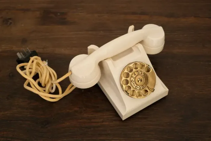 Telefone de mesa - de disco bege