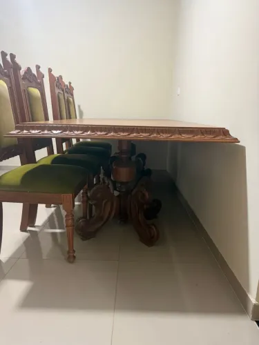 MESA COM 8 CADEIRAS
