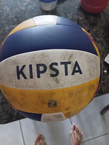 Bola de vôlei kipsta oficial usada poucas vezes