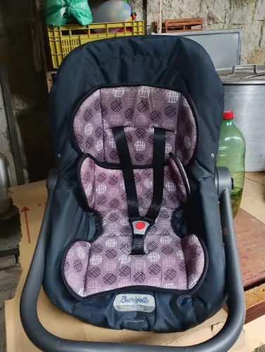 Cadeirinha para criança/carro.