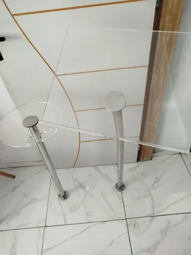 Púlpito de acrílico com suporte microfone 