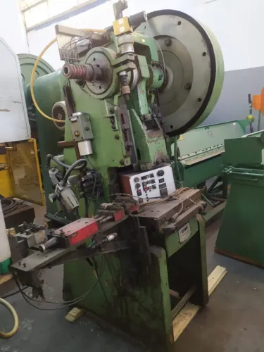 PRENSA EXCÊMTRICA FREIO FRICÇÃO  INCLINAVEL AMIET 25 TON COM ALIMENTADOR