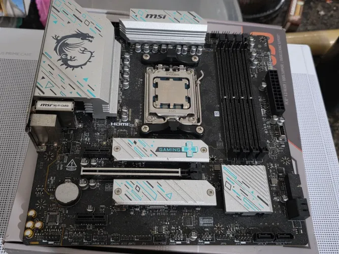 Placa mãe msi b650m plus wi-fi+ processador Ryzen 7500f