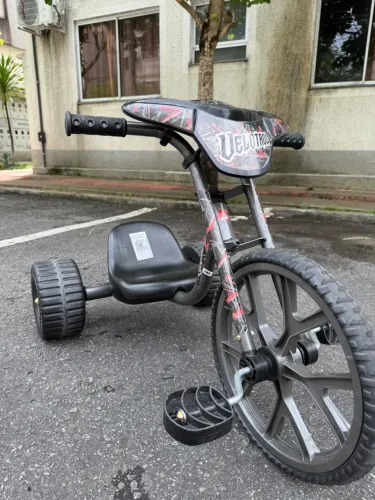 Triciclo Infantil de Pedal Bandeirante Velotrol em Aço