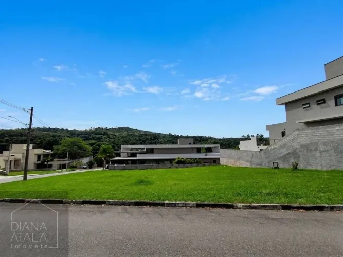 TERRENO EXCLUSIVO À VENDA NO CONDOMÍNIO VILLA DORO VINHEDO/SP