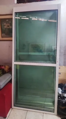 Vende-se 4 portas de vidro com alumínio
