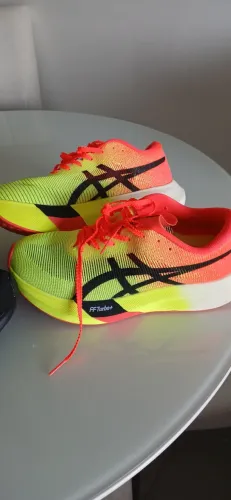 Asics N.37/38 Metaspeed corrida original novo sem uso.