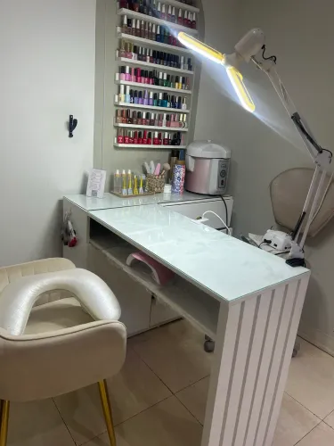 Mesa nail designer manicure