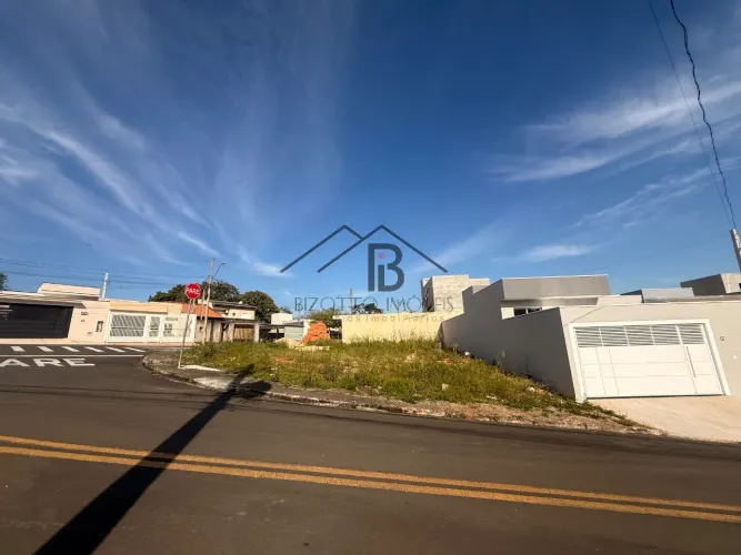 TERRENO DE ESQUINA À VENDA NO JARDIM TURIM COM 280 M² POR R$ 310.000