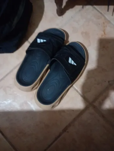Chinelo semi novo