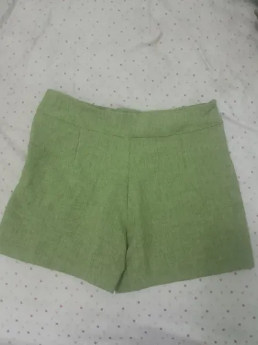 Short verde curto