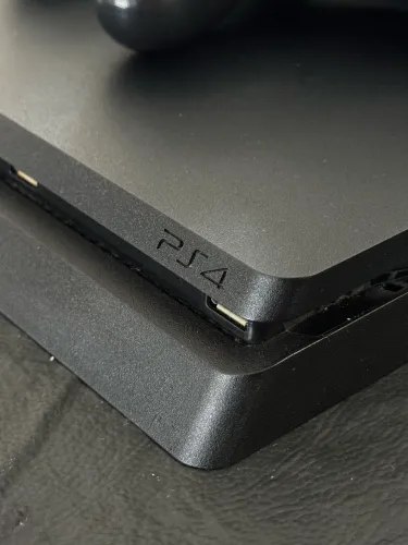 PlayStation 4 - 1T