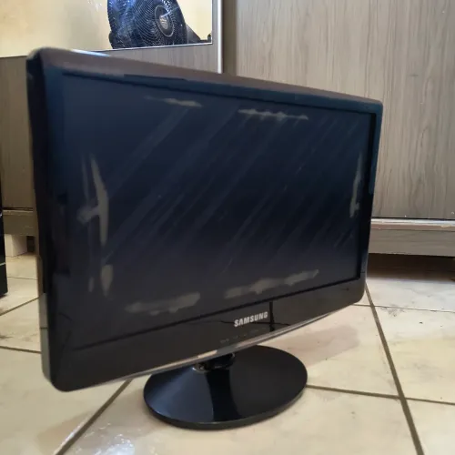 Monitor Samsung 18.5" B1930N (Para Retirada de Peças / Conserto)