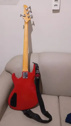 Baixo semi-novo