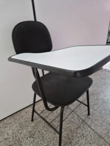 Cadeira escritório estudante com braço com porta livros