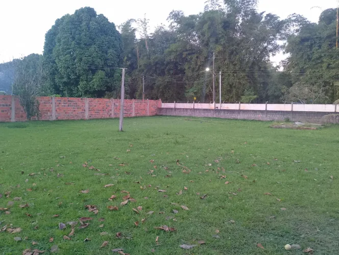 Vendo uma Chácara medindo 50x100m2.
